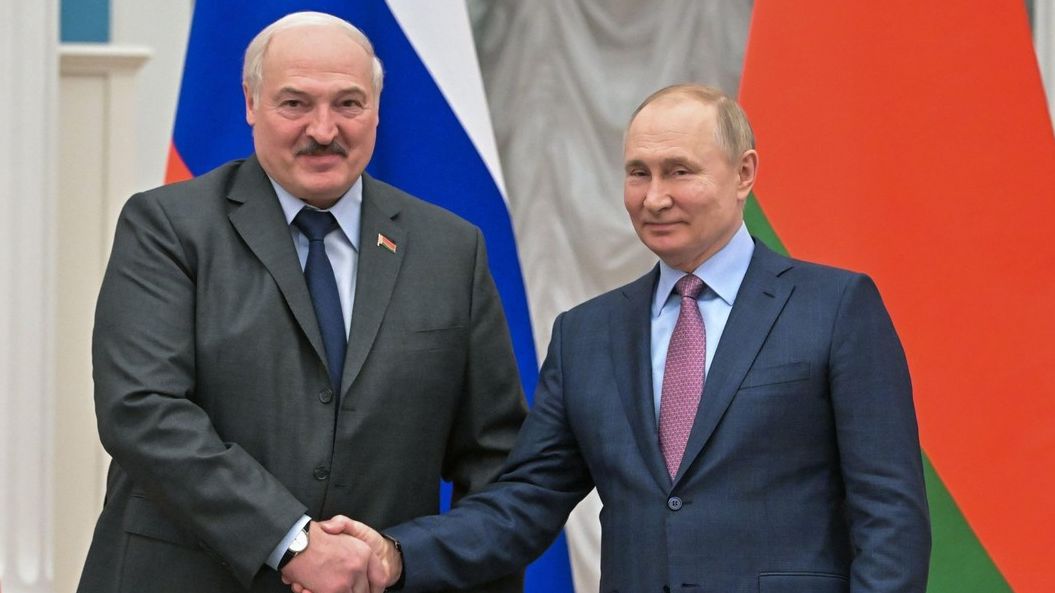 Při útoku pomáhá i Bělorusko, tvrdí Ukrajina. Hrozí mu sankce